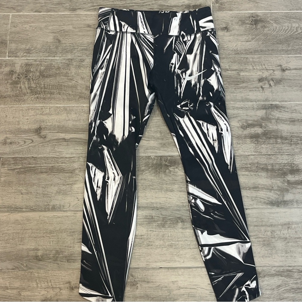 Nike Women Epic Lux Flash Print‎ Running Tights Black White BV4377-010 Sz Medium